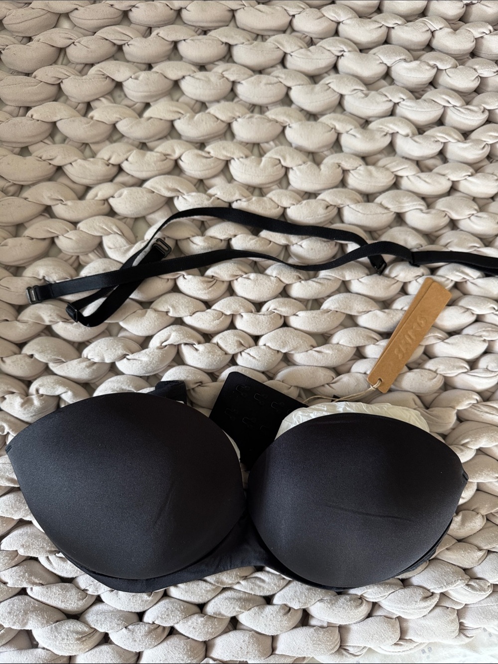 SKIMS Strapless Black Molded T-Shirt Bra